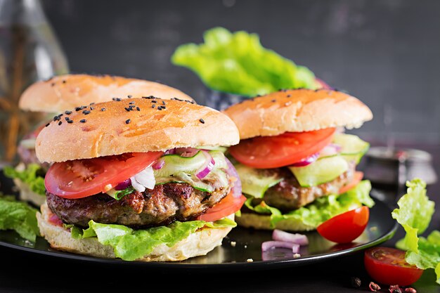 Hamburgers with beef, tomato, red onion and lettuce