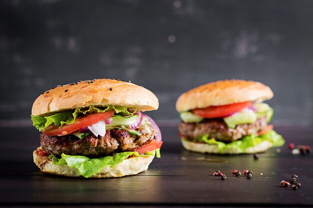 Hamburgers with beef, tomato, red onion and lettuce