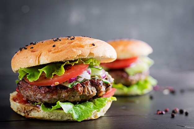 Hamburgers with beef, tomato, red onion and lettuce