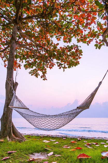 Free photo hammock on the beach and sea