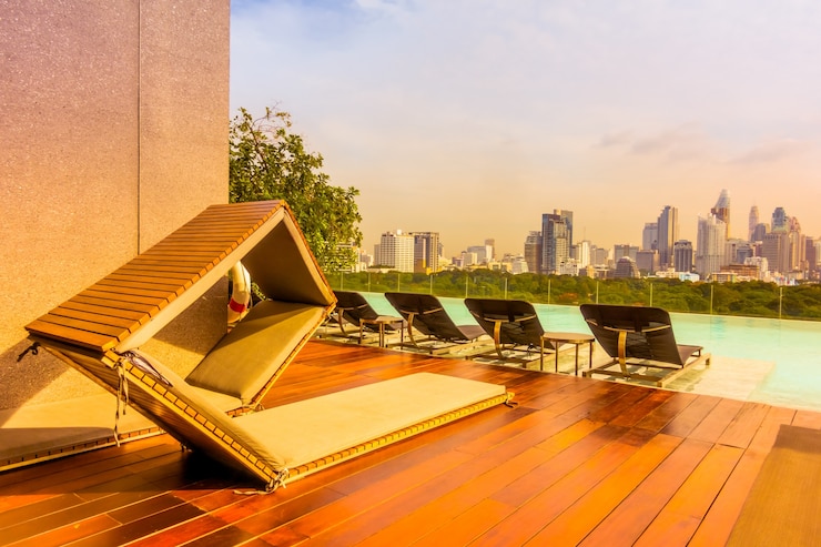 Free Photo hammocks near a pool