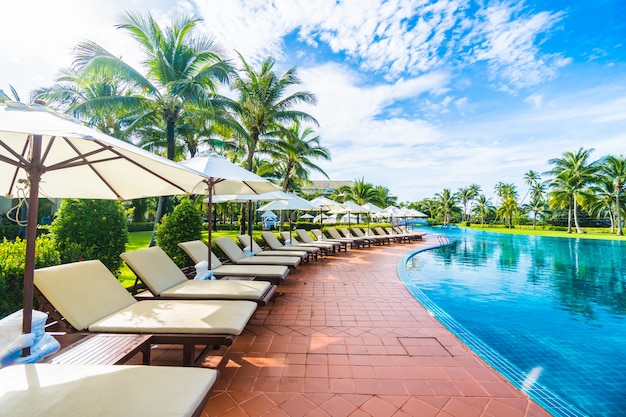 Free photo hammocks and umbrellas placed near to pool