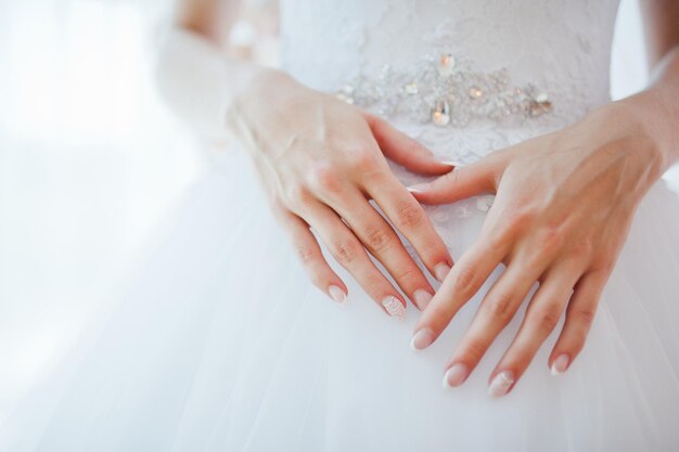 Hand of bride