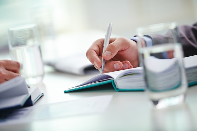 Free photo hand close-up of executive holding a pen