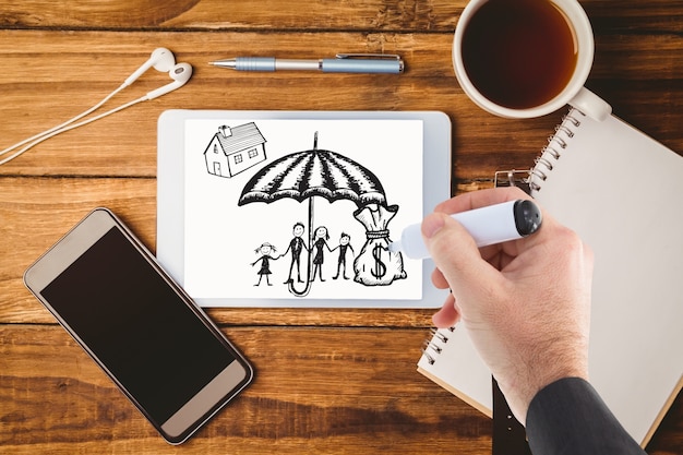 Free photo hand drawing an umbrella on a tablet