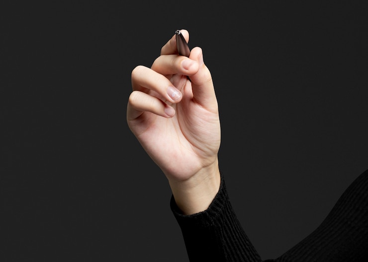 Free Photo hand gesture using a pen and writing on an invisible screen