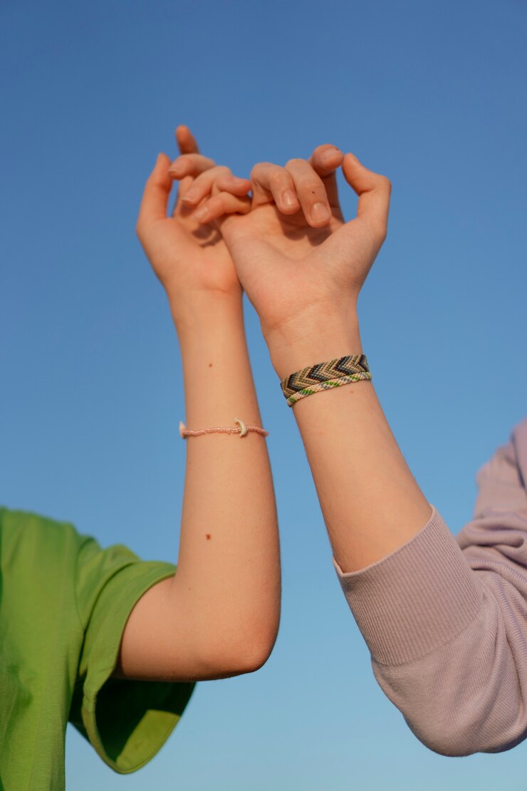 Free Photo hand gestures representing friendship