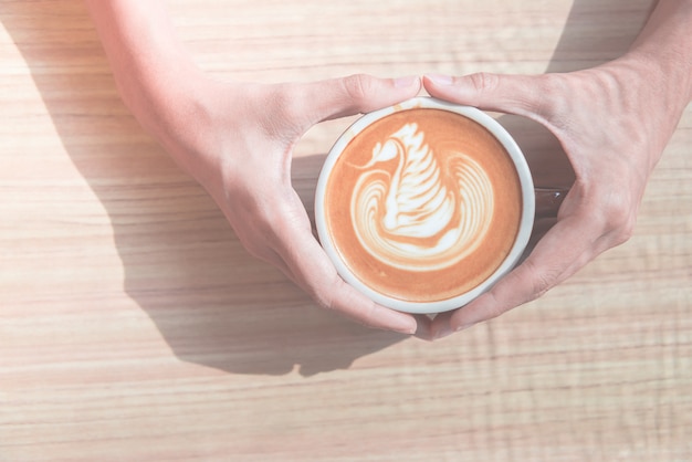 Free photo hand holding coffee cup