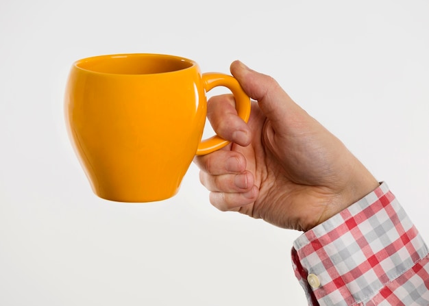 Free photo hand holding mug