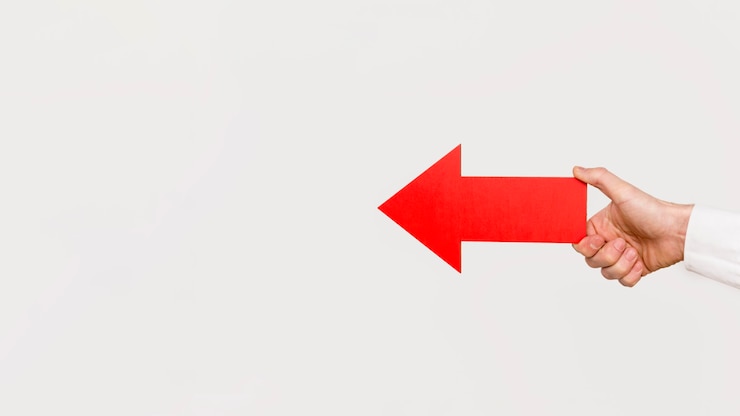 Free Photo hand holding red arrow
