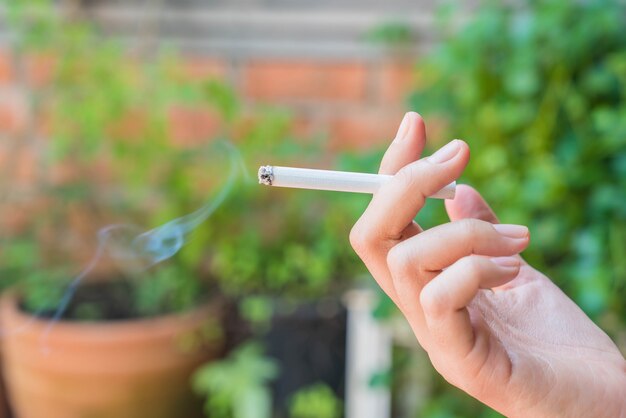 hand keeping cigarette