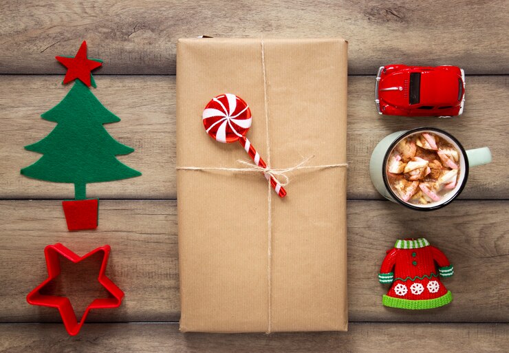 Free Photo hand made wrapped gift and decorations