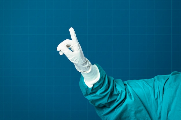 Рука в медицинской перчатке показывает указательным пальцем медицинские технологии