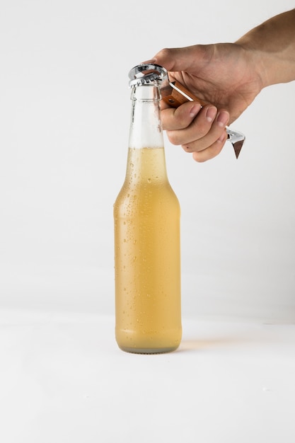 Free photo hand opening beer bottle