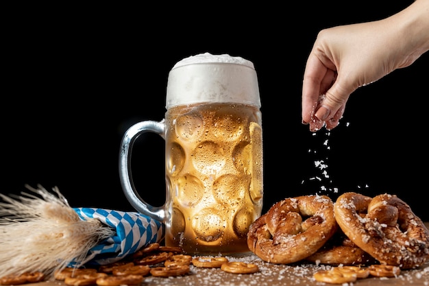 Free photo hand sprinkling salt on bavarian snacks