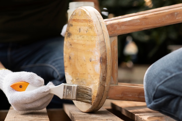 Free photo hand using brush for old chair