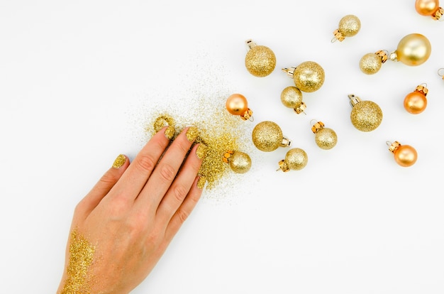 Free photo hand with glitter and decoration balls