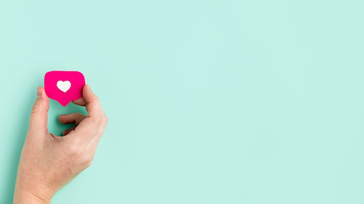 Free Photo hand with heart icon