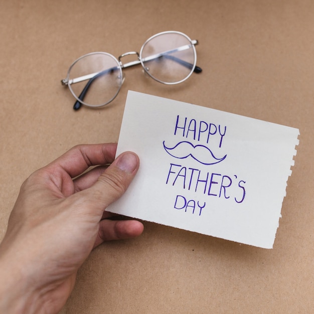 Free photo hand with note for father's day