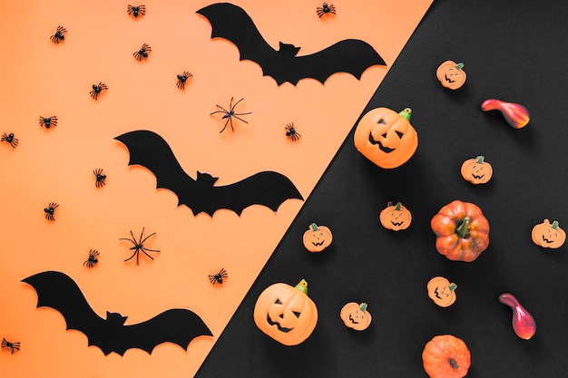 Free photo handicraft bats with spiders and pumpkins