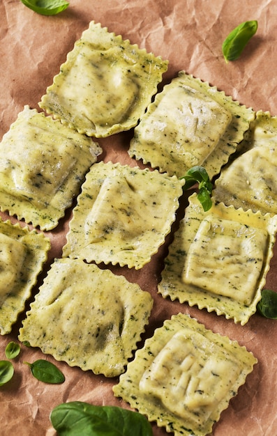 Foto gratuita ravioli fatti a mano