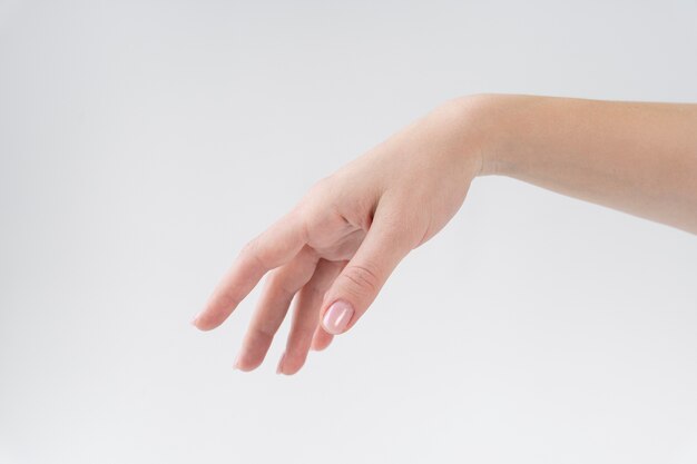 Руки, отмечающие все оттенки кожи