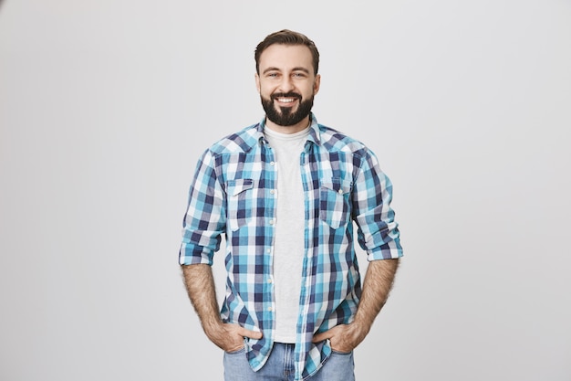 Free photo handsome bearded middle-aged man in casual clothes