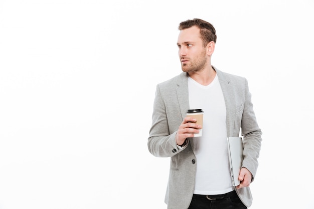 Free photo handsome businessman drinking coffee.