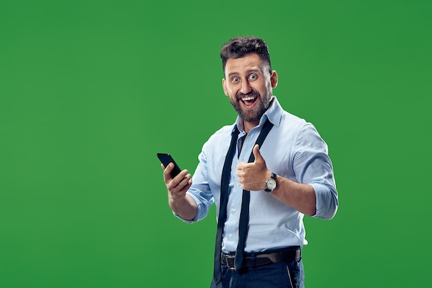 Free photo handsome businessman with mobile phone