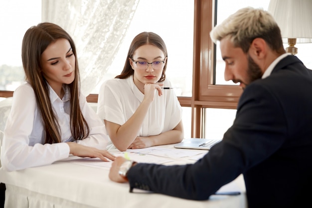 Free photo handsome director is instructing his assistants about the corporate work rules