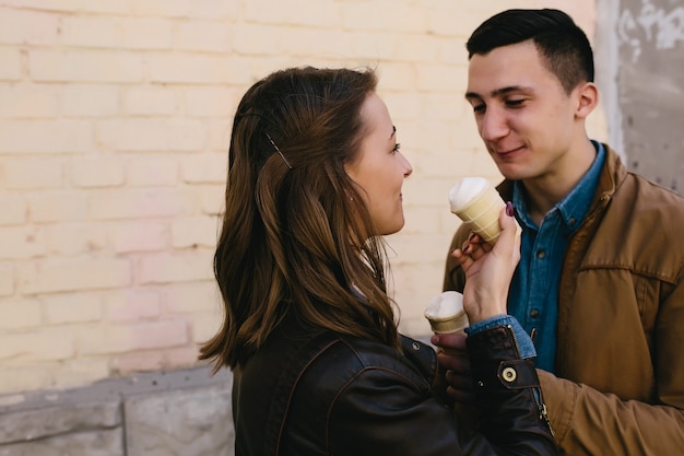 Free photo handsome guy and pretty woman with ice cream