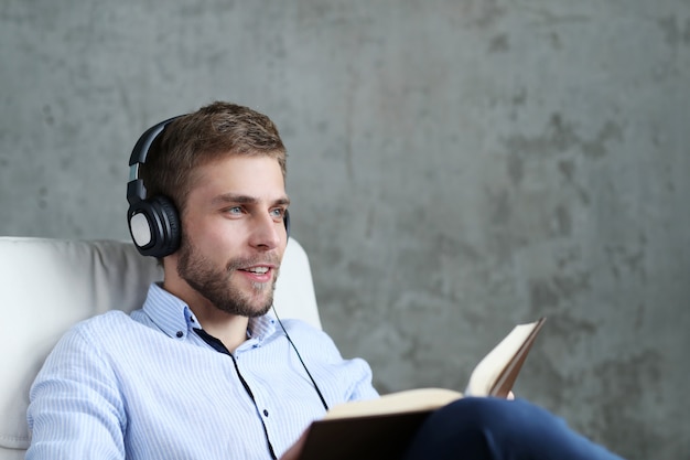 Free photo handsome man listening music on headphones