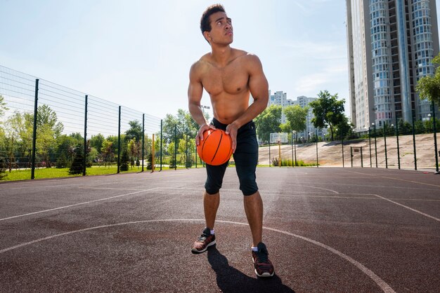 Handsome man preparing to throw on the hoop