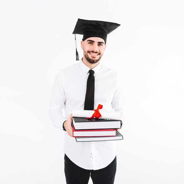 Foto gratuita bell'uomo con libri e diploma