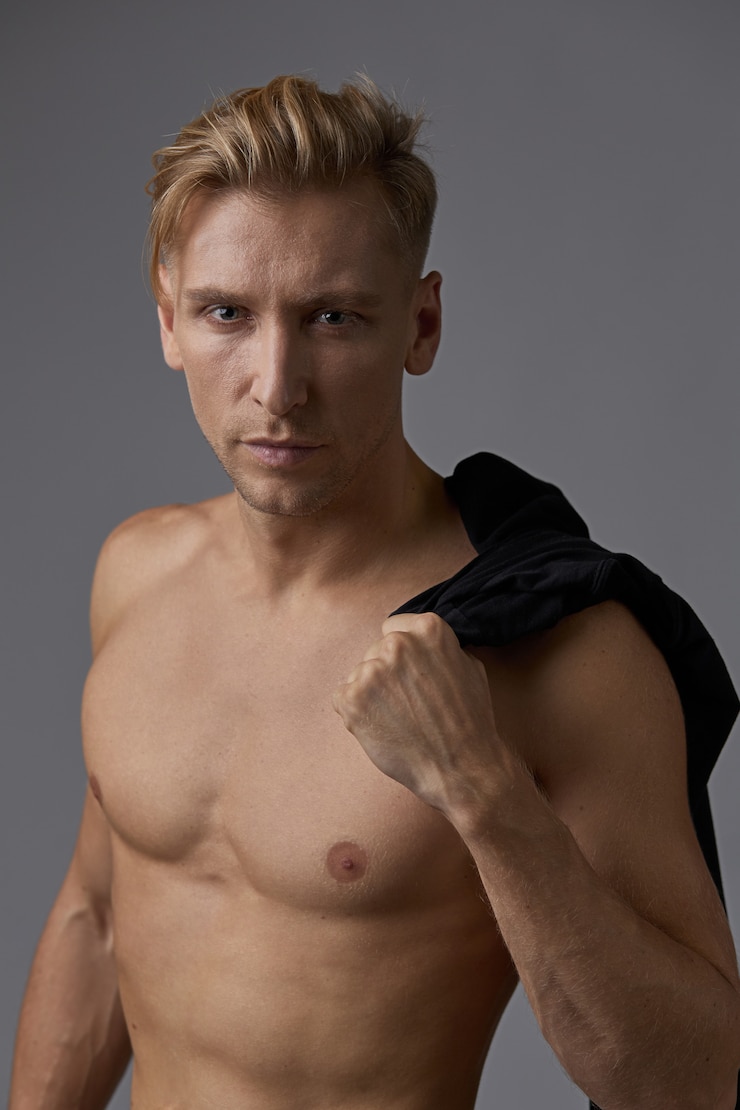 Free Photo handsome man with naked torso