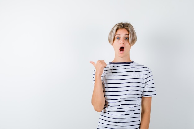 Free photo handsome teen boy in a striped t-shirt