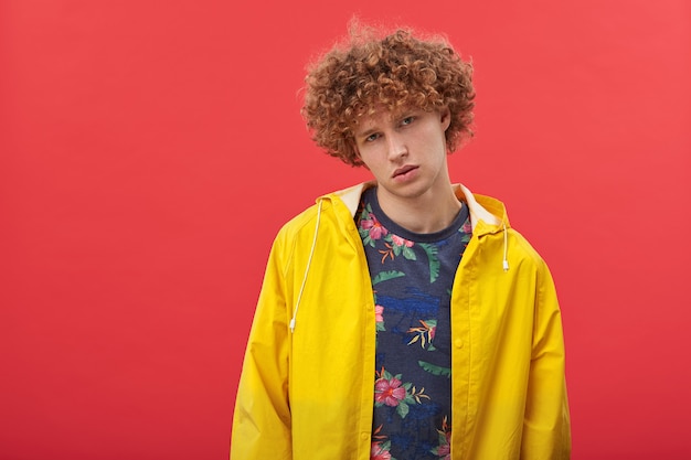 Free photo handsome young red-haired man with beautiful face dressed in yellow raincoat