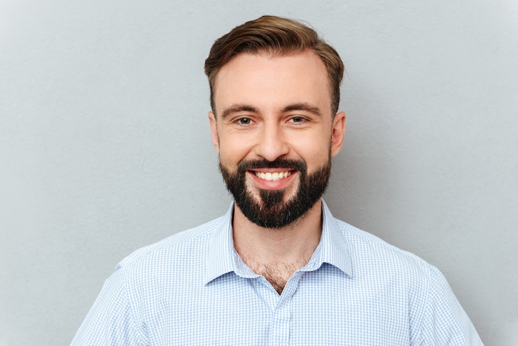 Free Photo happy bearded man in business clothes looking at the camera