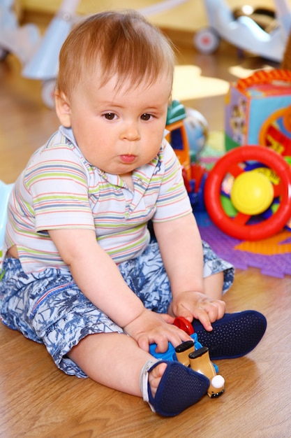 Foto gratuita famiglia felice e bella con i bambini