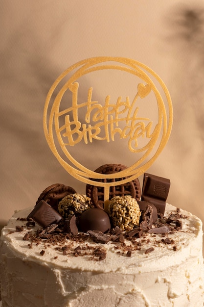 Free photo happy birthday cake with chocolate