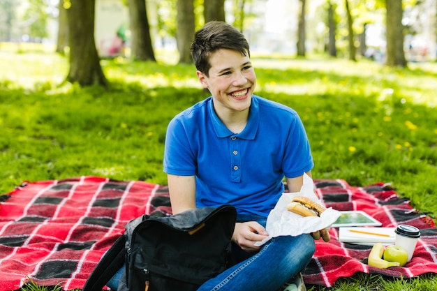 Free photo happy boy with burger