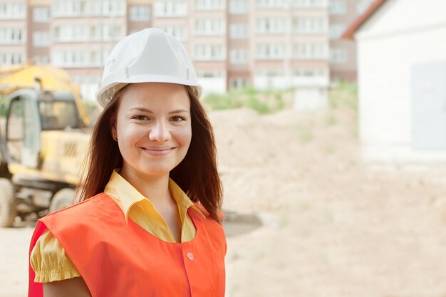 Счастливый строитель в hardhat