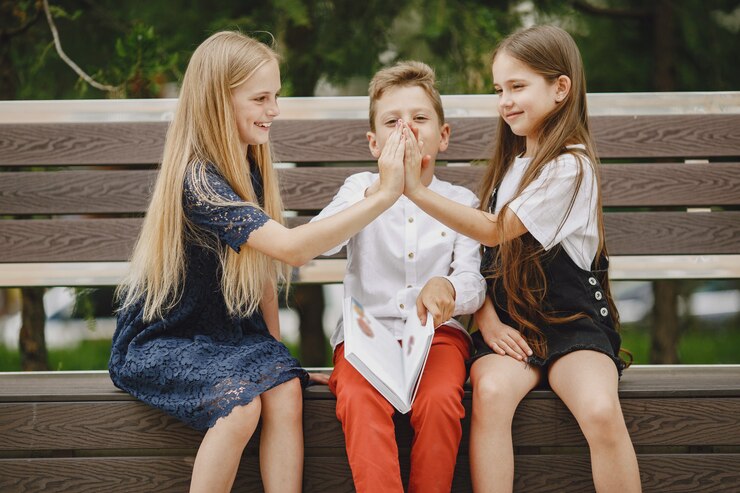 Free Photo happy children sitting together close and smile