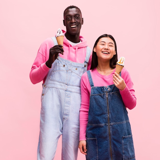 Free photo happy couple posing with ice cream