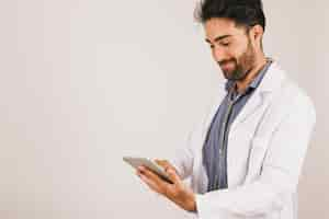 Free photo happy doctor with ipad