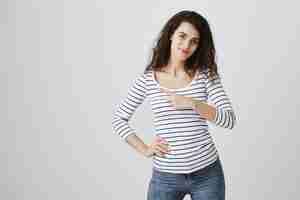 Free photo happy enthusiastic woman pointing finger left