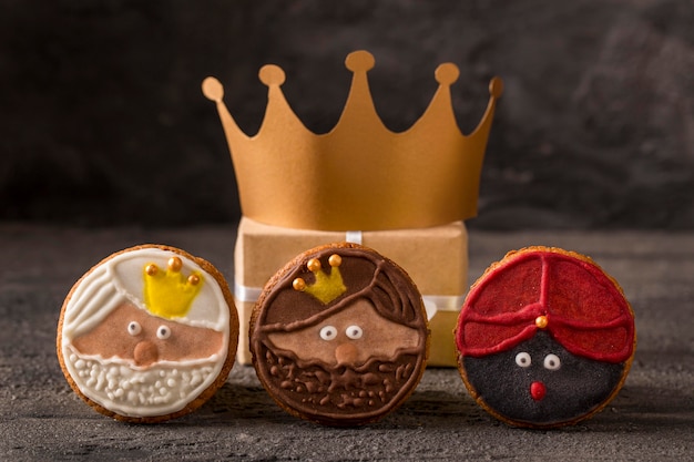 Free photo happy epiphany tasty biscuits and gold crown