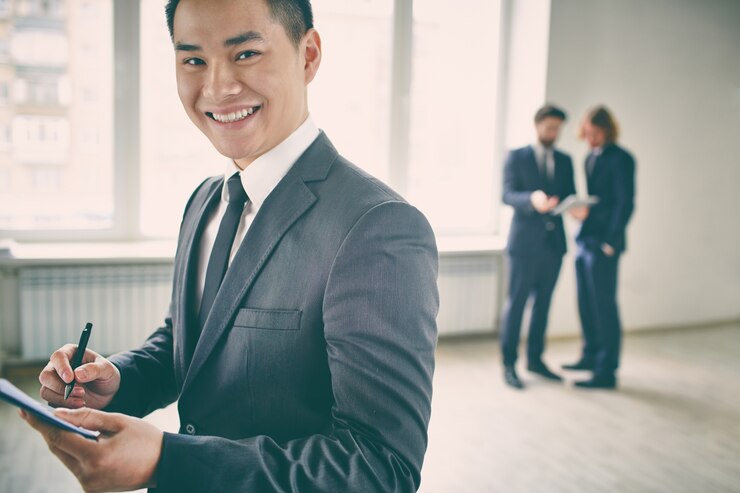 Free Photo happy executive signing a contract