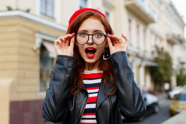 Free photo happy fabulous ginger woman in stylish red beret in the street