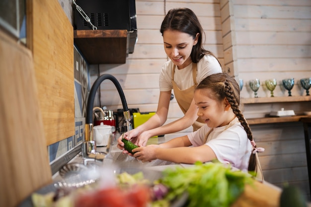 Foto gratuita famiglia felice che si diverte insieme